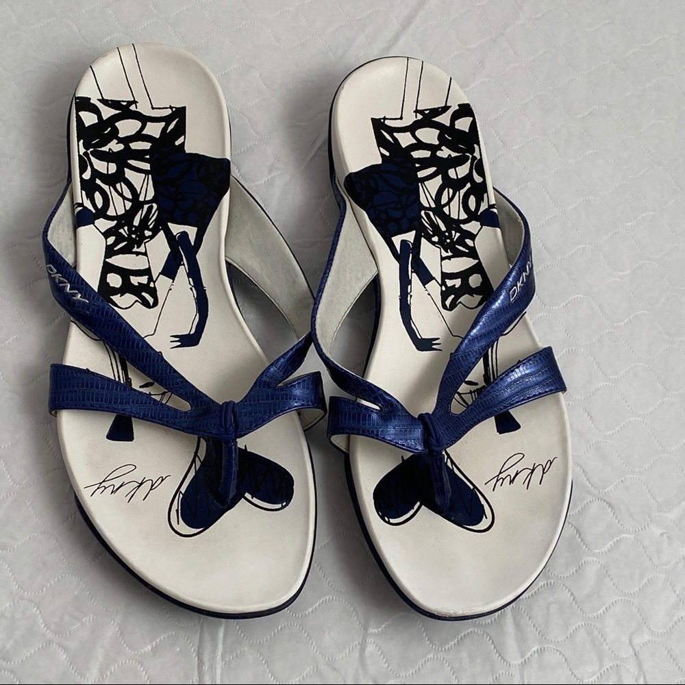 DKNY metallic blue thong sandals 9